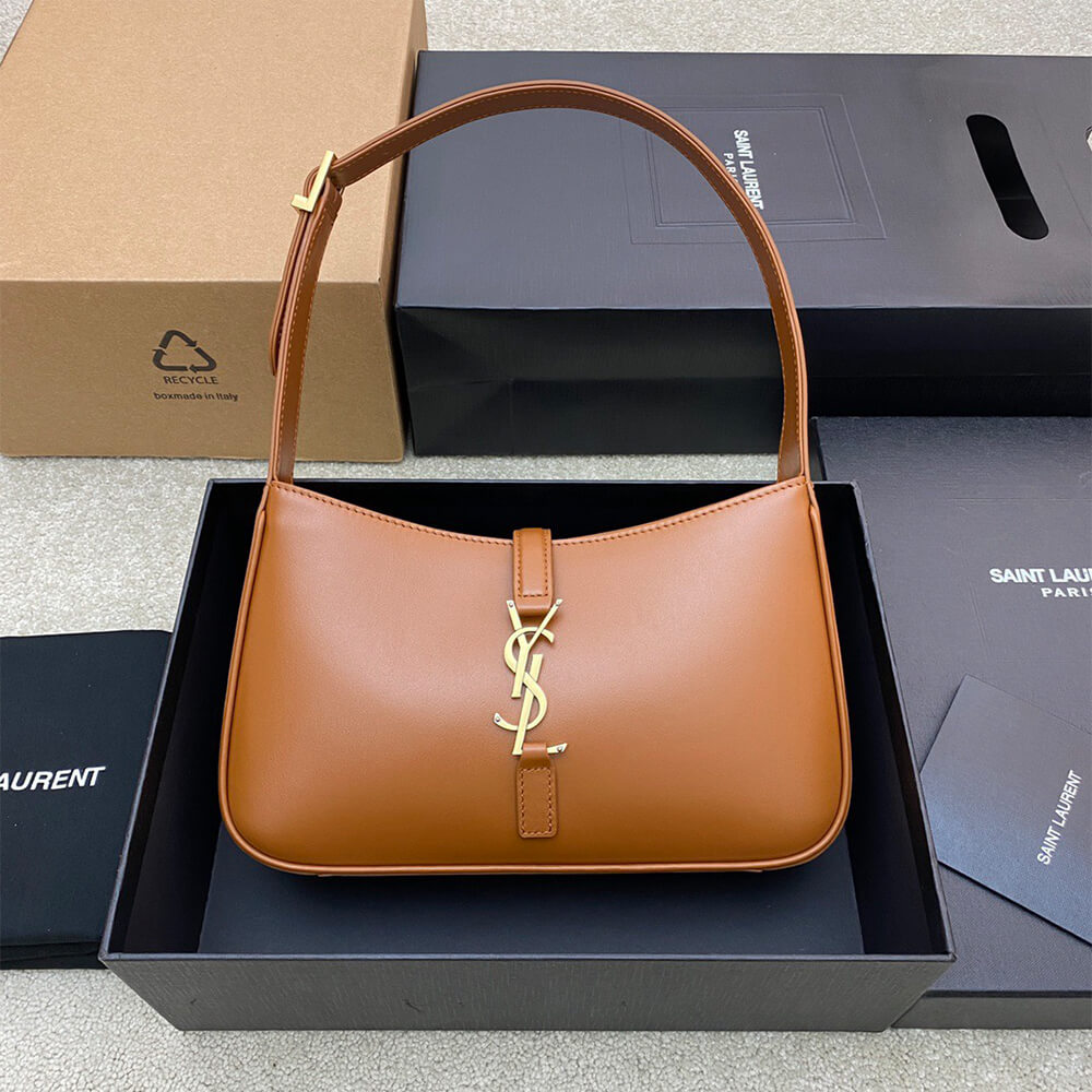 YSL le 5 a 7 in smooth leather
