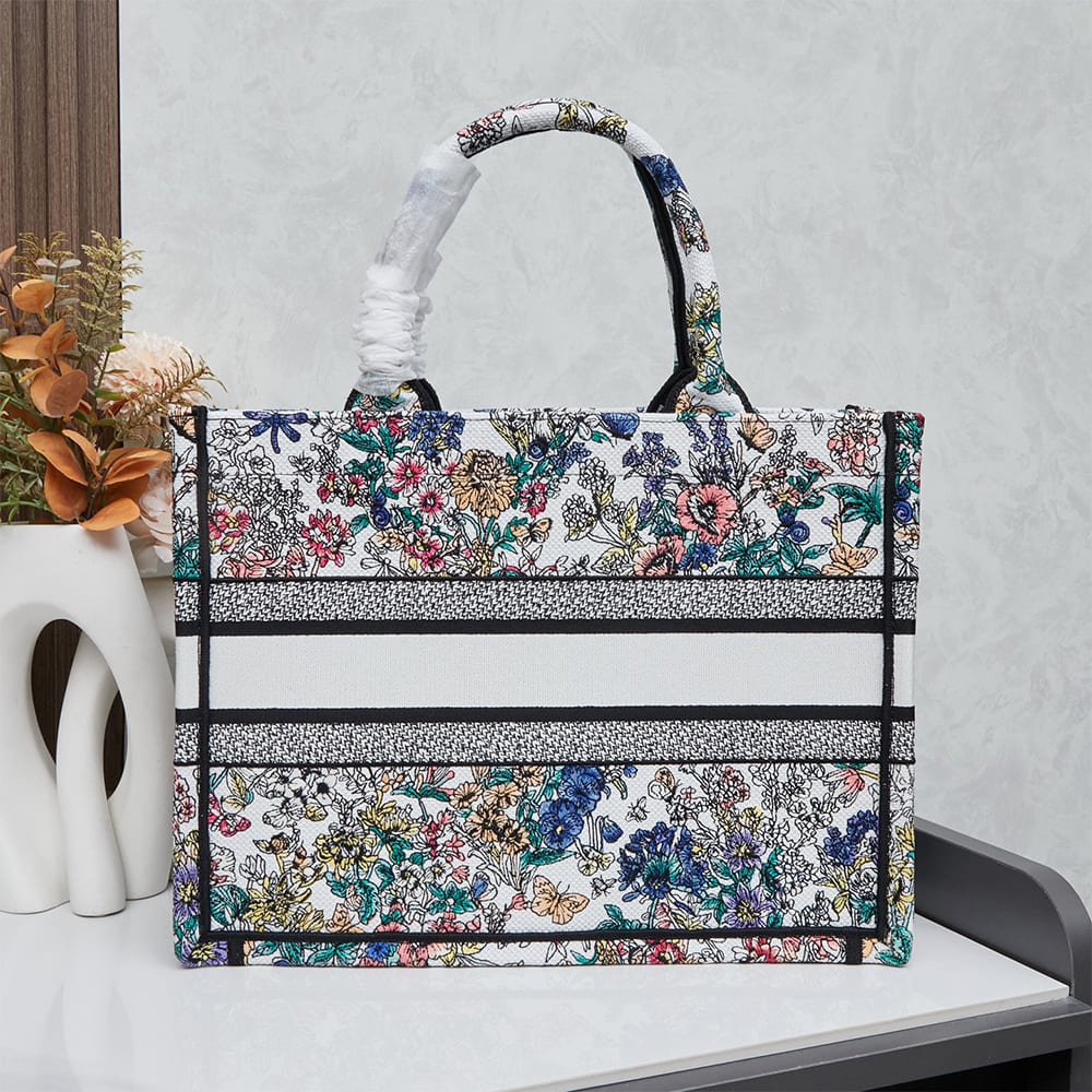 Dior Lucky Medium Dior Book Tote