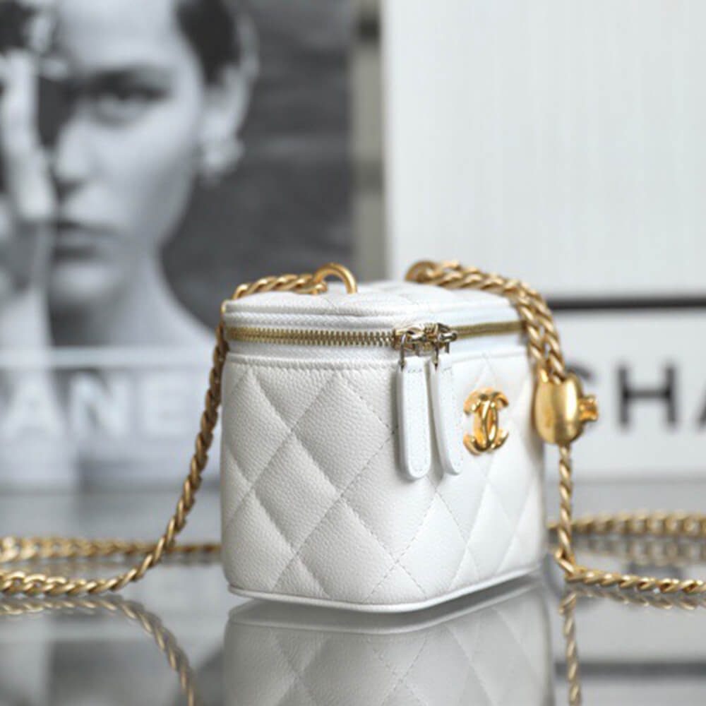 CHANEL Quilted Heart Crush Mini Vanity with Chain(high-end grade)