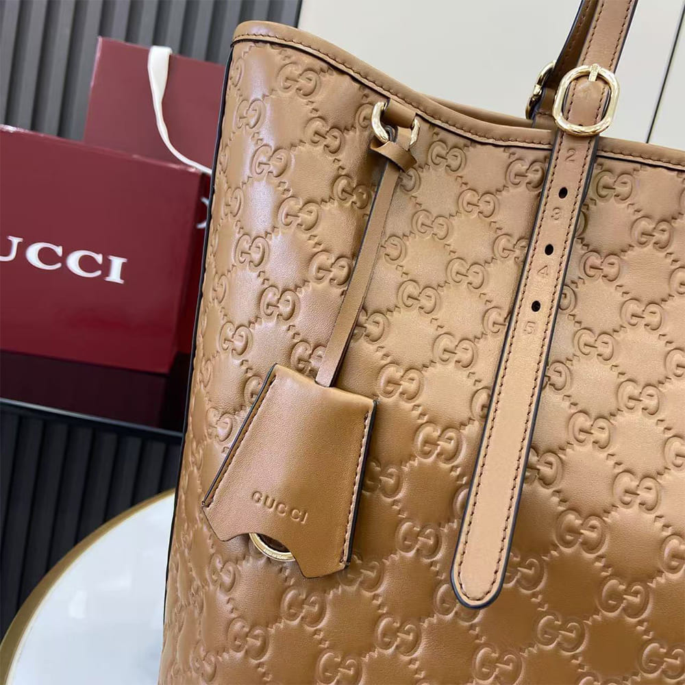 GG Emblem large tote bag